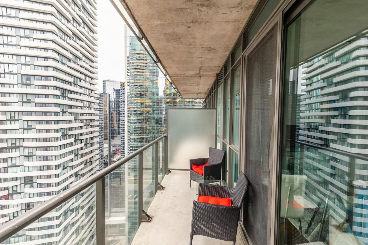شقة تورونتو  في Gorgeous 1Br W/Parking Across The Scotiabank Arena المظهر الخارجي الصورة