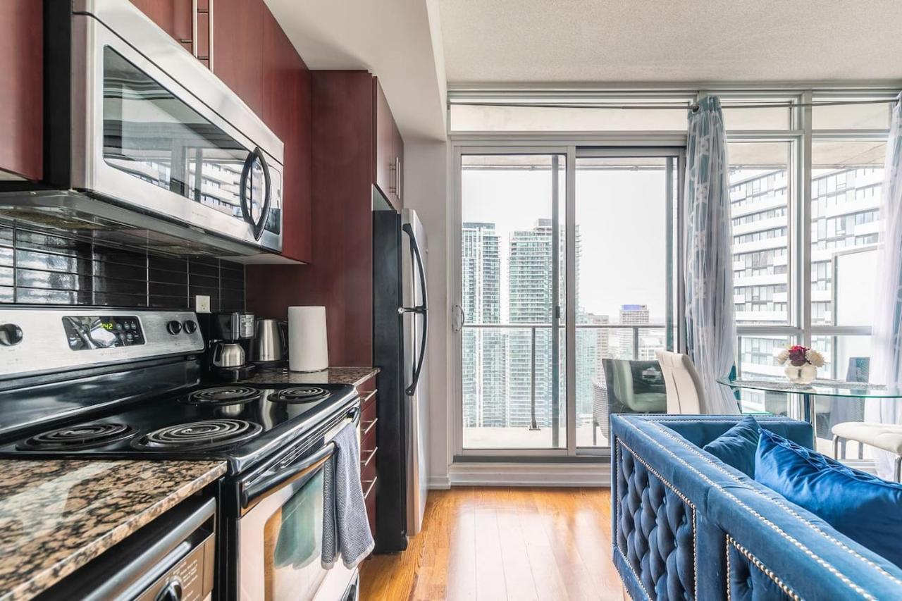 شقة تورونتو  في Gorgeous 1Br W/Parking Across The Scotiabank Arena المظهر الخارجي الصورة
