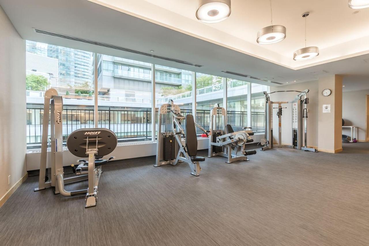 شقة تورونتو  في Gorgeous 1Br W/Parking Across The Scotiabank Arena المظهر الخارجي الصورة
