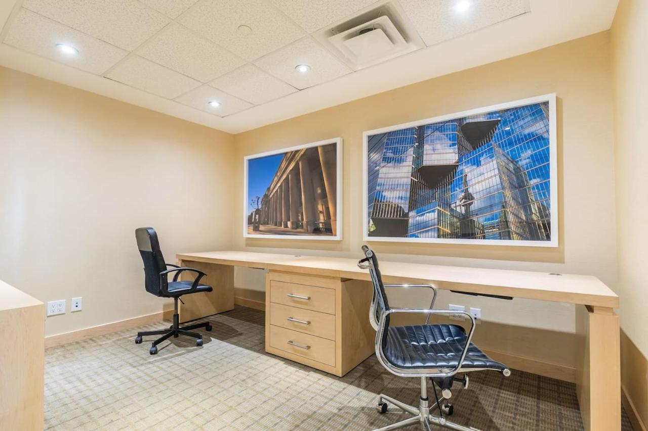 شقة تورونتو  في Gorgeous 1Br W/Parking Across The Scotiabank Arena المظهر الخارجي الصورة